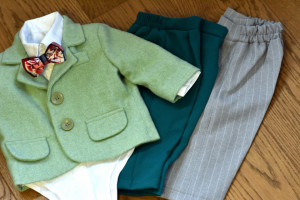 Costum de botez cu sacou verde in 5 piese de baiat