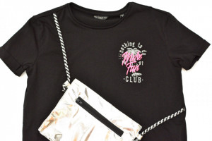 Tricou Guess negru cu geanta in fata