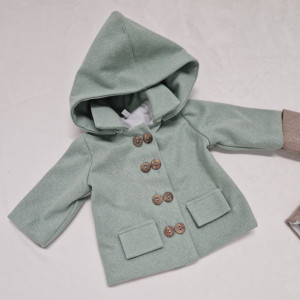 Palton pentru bebe beieti din stofa bej si verde ou rata