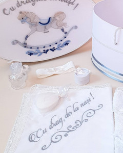 Trusou pentru botez cu cutie si lunamare tema calut
