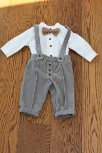 Costum de botez cu pantalon din catifea gri 4 piese