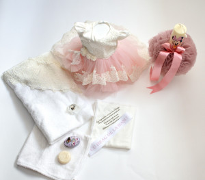Rochie de botez, cu trena si dantela aplicata