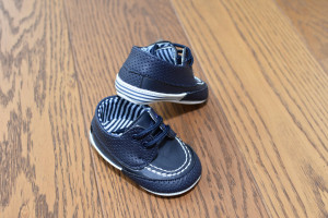 Botosi de botez bebe baiat din piele eologica bleomarin