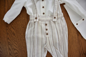 Costum cu pantalon din in cu dungi alb cu negru 4 piese
