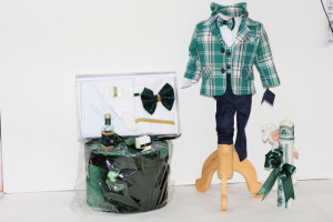 Costum de botez Carol cu carouri verzi