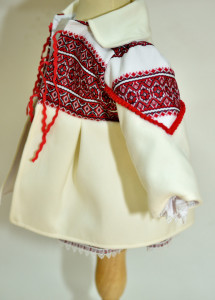 Rochia traditionala cu palton