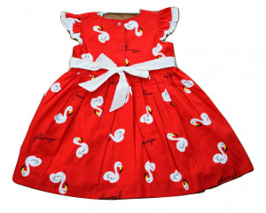 Rochie pe fond rosu cu lebede