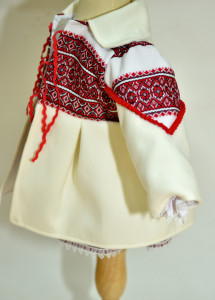 Rochie tradițională cu palton
