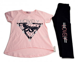 Costum cu tricou roz si fluturas