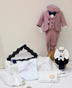 Costum de botez roz prafuit cu dungi bleomarin de baiat