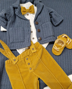 Costum galben catifea și sacou tricotat
