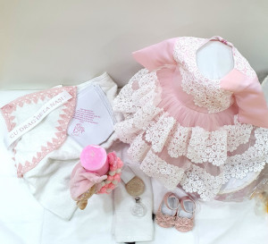 Set trusou botez de fetita cu dantela ivoire, rochita pe roz