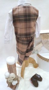 Trusou pentru botez cu costum de băiat, bej