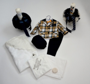 Costum botez, galben in carouri