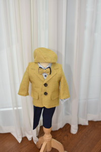 Costum de botez cu sacou galben din în , 6 piese