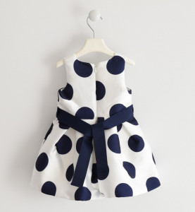 Rochie pe fond alb , iDO