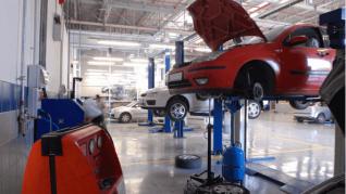 Siguranța în utilizarea elevatoarelor auto - ghid esențial pentru service-uri Siguranța în utilizarea elevatoarelor auto - ghid esențial pentru service-uri