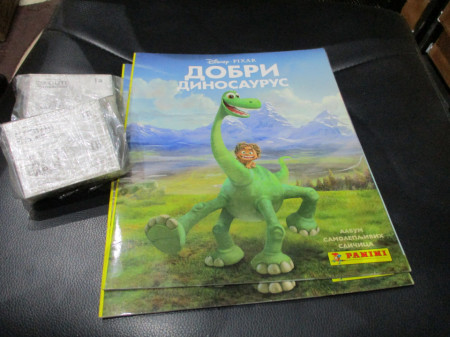 Prazan album i kompletan set sličica Dobri Dinosaurus Panini