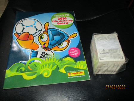 Prazan album i kompletan set sličica ROAD TO FIFA 2014 Panini