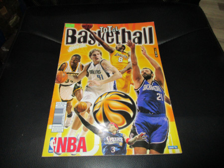 Prazan album Total Basketball Luxor