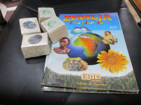 Prazan album i kompletan set sličica Zemlja živa planeta Edis