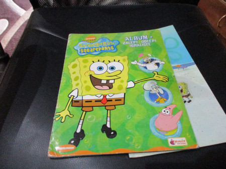 Kompletno popunjen album Sunđer Bob Merlin
