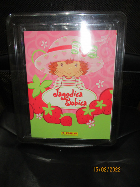 Prazan album i kompletan set sličica Jagodica Bobica Panini