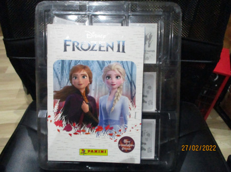 Prazan album i kompletan set sličica Frozen 2 Panini
