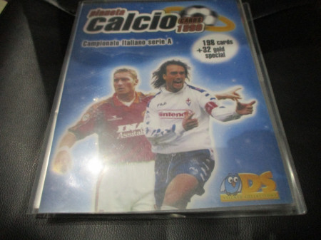 Kompletno popunjen Binder Pianeta Calcio Cards 1999 DS