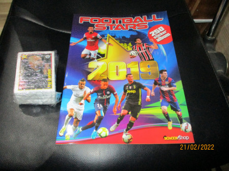 Prazan album i kompletan set sličica Football Stars 2019 School Shop