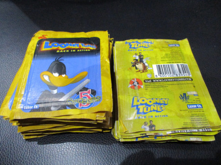10 punih kesica Looney Tunes Back in action Luxor