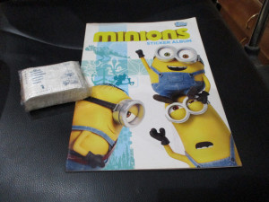 Prazan album i kompletan set sličica Minions Topps