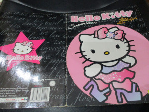 Kompletno popunjen album Hello Kity Superstars Panini