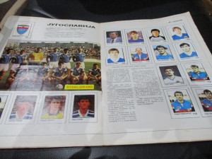 Kompletno popunjen album Italia 90 Zvezde mondijala 90 Politikin zabavnik