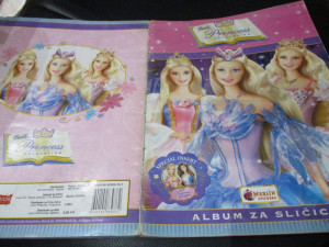 Kompletno popunjen album Barbie Princess Merlin