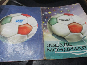 Kompletno popunjen album Italia 90 Zvezde mondijala 90 Politikin zabavnik