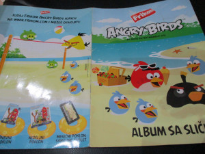 Kompletno popunjen album Angry birds Frikom