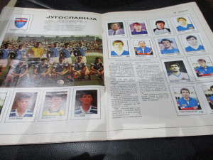 Kompletno popunjen album Italia 90 Zvezde mondijala 90 Politikin zabavnik