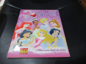Kompletno popunjen album Ja volim Princeze Panini