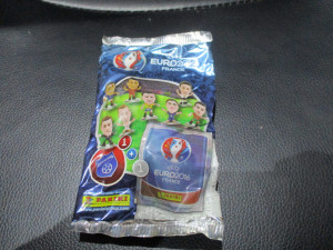 Puna kesica UEFA EURO 2016 sa figurom fudbalera Panini