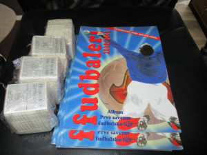 Prazan album i kompletan set sličica Fudbaleri 200/2003 Liga Srbije i Crne Gore Tehnograf