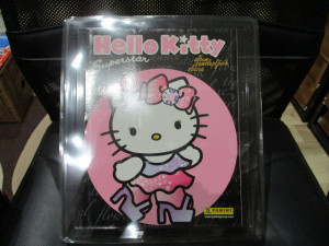Prazan album i kompletan set sličica Hello Kitty Superstars Panini