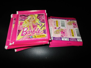 10 punih kesica Barbie Panini