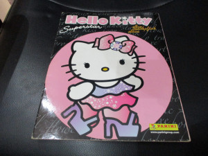 Kompletno popunjen album Hello Kity Superstars Panini