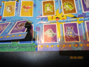 Kompletno popunjen album The world of Pokemon Info kids