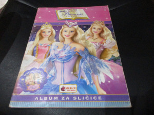Kompletno popunjen album Barbie Princess Merlin