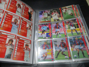 Kompletno popunjen Binder Pianeta Calcio Cards 1999 DS