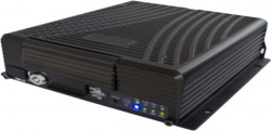 DVR AUTO CU 4 canale video 720P AHD / 960H + 1 x IPC (720P / 1080P)