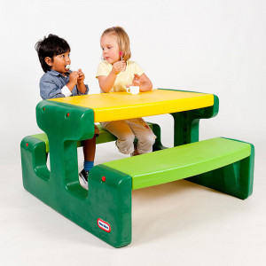 Mesa de Piquenique Grande Little Tikes para crianças