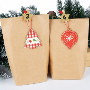 Set de 12 ornamente pentru brad Agoer, lemn, multicolor, 8-9 cm
